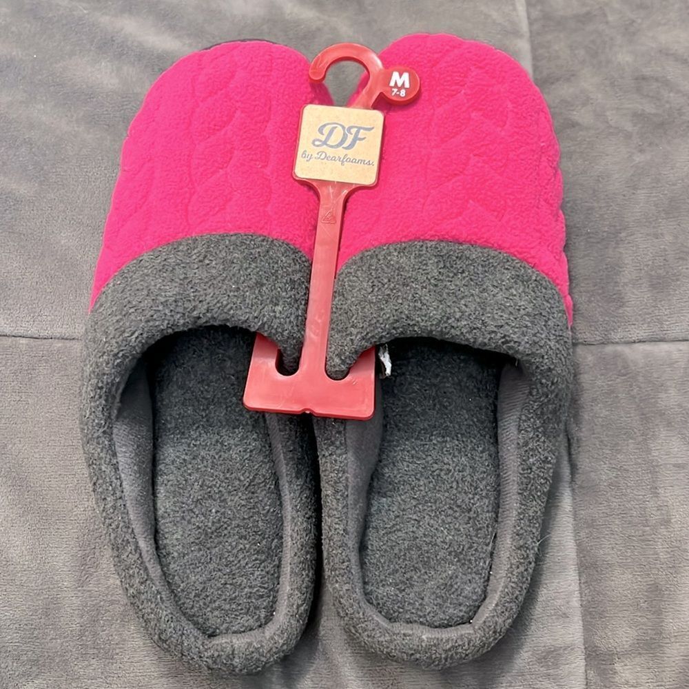 Dearfloam slippers New without tags